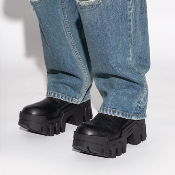 Balenciaga Leather Chelsea Boot size 38 - Picture 2 of 15